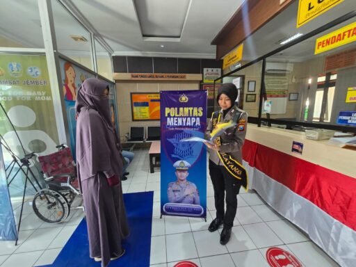 Polantas Menyapa, Satlantas Polres Jember Perkuat Pelayanan Transparan di Samsat Kaliwates Polantas Menyapa, Satlantas Polres Jember Perkuat Pelayanan Transparan di Samsat Kaliwates