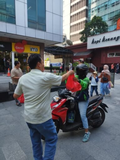 Bank BRI Cabang Mega Kuningan Gelar Program Jumat Berkah, Perkuat Komitmen untuk Saling Berbagi Bank BRI Cabang Mega Kuningan Gelar Program Jumat Berkah, Perkuat Komitmen untuk Saling Berbagi