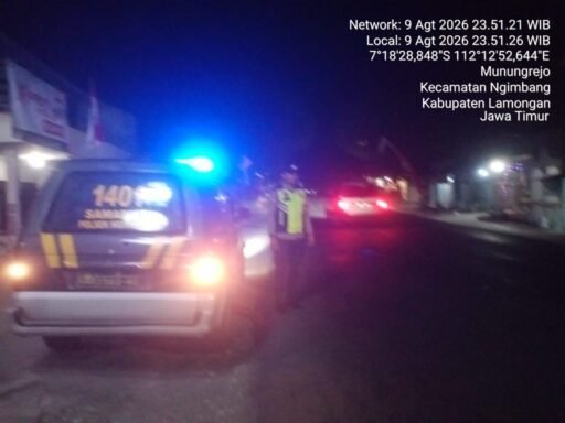 Pastikan Wilayah Ngimbang tetap Aman Personil Polsek Ngimbang Gelar Patroli Blue Light 4C Di Daerah Rawan Pastikan Wilayah Ngimbang tetap Aman Personil Polsek Ngimbang Gelar Patroli Blue Light 4C Di Daerah Rawan