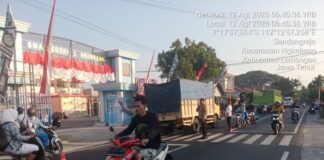 Polsek Ngimbang Secara Rutin Gelar Commanderwish Di Pagi Hari Guna cegah Kemacetan di Wilayah Ngimbang