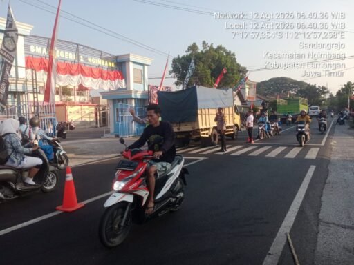 Polsek Ngimbang Secara Rutin Gelar Commanderwish Di Pagi Hari Guna cegah Kemacetan di Wilayah Ngimbang Polsek Ngimbang Secara Rutin Gelar Commanderwish Di Pagi Hari Guna cegah Kemacetan di Wilayah Ngimbang