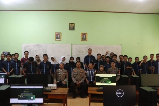 Polres Muara Enim Edukasi Paham AI di SMKN 2 Muara Enim, Bekali Pelajar Hadapi Era Digital Polres Muara Enim Edukasi Paham AI di SMKN 2 Muara Enim, Bekali Pelajar Hadapi Era Digital