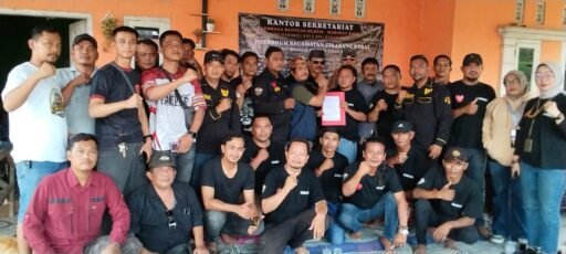Perkuat Akses Keadilan, Ketua DPC LBH Harimau Raya Resmi Serahkan SK Kepengurusan Posbakum Cikarang Barat Perkuat Akses Keadilan, Ketua DPC LBH Harimau Raya Resmi Serahkan SK Kepengurusan Posbakum Cikarang Barat