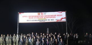 Pemkab Lampung Barat Gelar Apel Kehormatan dan Renungan Suci di TMP Liwa.