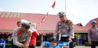 Kapolres Meranti Sambangi SLB Selatpanjang, Serahkan Alat Bantu Dengar dan Kursi Roda
