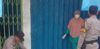 Pria Ditemukan Meninggal Dunia Di Depan Toko Emas Pasar, Laporan 110 Polres Lamongan Langsung Ditindaklanjuti