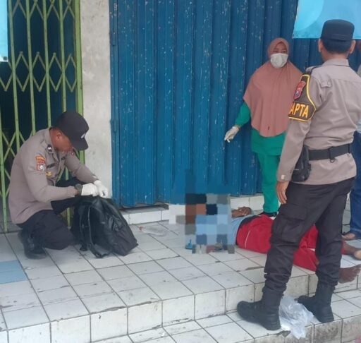 Pria Ditemukan Meninggal Dunia Di Depan Toko Emas Pasar, Laporan 110 Polres Lamongan Langsung Ditindaklanjuti Pria Ditemukan Meninggal Dunia Di Depan Toko Emas Pasar, Laporan 110 Polres Lamongan Langsung Ditindaklanjuti