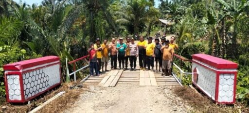 POLRES MUKOMUKO BERGERAK CEPAT:JEMBATAN MERAH PUTIH PRESISI BANGUN KEMBALI, KESELAMATAN WARGA,PRIORITAS UTAMA POLRES MUKOMUKO BERGERAK CEPAT:JEMBATAN MERAH PUTIH PRESISI BANGUN KEMBALI, KESELAMATAN WARGA,PRIORITAS UTAMA