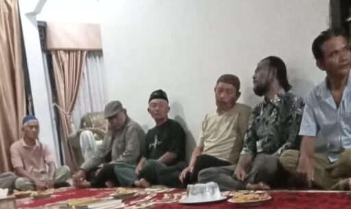*Diberhentikan: Dari Jabatan Kepala Kaum 14 Desa Ujung Padang — Suriadi Menggantikan* *Diberhentikan: Dari Jabatan Kepala Kaum 14 Desa Ujung Padang — Suriadi Menggantikan*