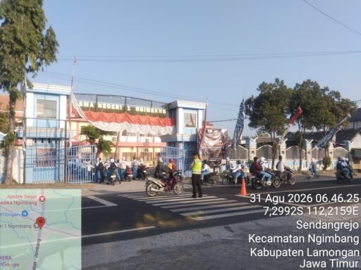 Polsek Ngimbang Secara Rutin Gelar Commanderwish Di Pagi Hari Guna cegah Kemacetan di Wilayah Ngimbang Polsek Ngimbang Secara Rutin Gelar Commanderwish Di Pagi Hari Guna cegah Kemacetan di Wilayah Ngimbang