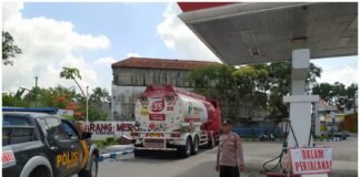 Guna Cegah Gangguan Kamtibmas Polsek Ngimbang Gelar Patroli Di Obyek Vital (Obvit )