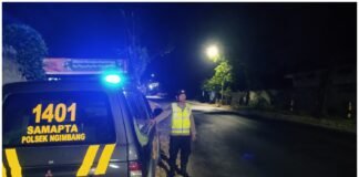 Polsek Ngimbang Gelar Patroli Blue Light Guna Menjaga Siskamtibmas Daerah Rawan Kriminal Di Wilayah Ngimbang