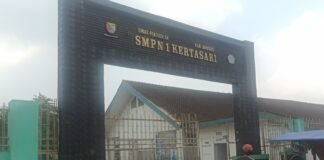 Kami, Driver BUS,ELF,COLT,Bangga Menjadi Bagian,Melayani Angkutan Warga,Siswa SMPN 1 Kertasari,Desa Santosa
