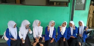 Elsa,Risma,Sarah,Anisa Manajemen Perkantoran, Lestari,Ratnasari,Nuraeni TKJ Kelas XII SMK BII PKL Kec. Ibun