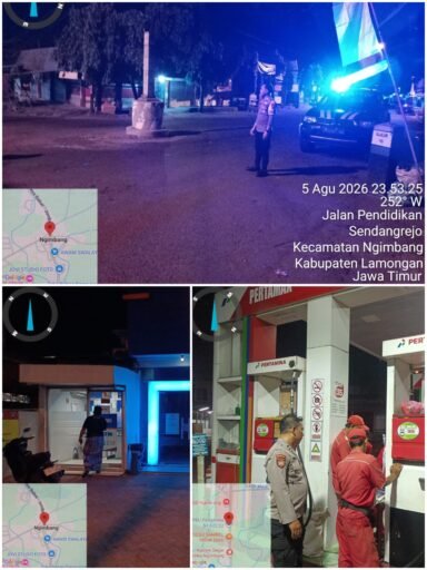 Personil Polsek Ngimbang Gencar Gelar Patroli Blue Light Guna Daya Cegah Dan Tangkal 4C Di Daerah Rawan Personil Polsek Ngimbang Gencar Gelar Patroli Blue Light Guna Daya Cegah Dan Tangkal 4C Di Daerah Rawan