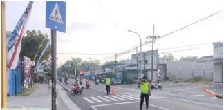 Maksimalkan Pelayanan kepada Masyarakat Polsek Ngimbang Gelar Commanderwish Pagi Di Daerah Rawan