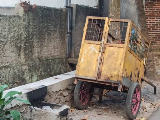 Nanang,Tega Bakar Sampah Lingkungan RT 1/11,Paminggir,Desa Manggungharja,Kec.Ciparay,Asap Cemari Lingkungan. Nanang,Tega Bakar Sampah Lingkungan RT 1/11,Paminggir,Desa Manggungharja,Kec.Ciparay,Asap Cemari Lingkungan.