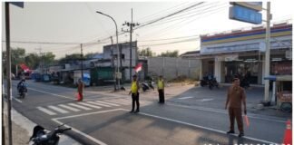 Polsek Ngimbang Secara Rutin Gelar Commanderwish Di Pagi Hari Guna cegah Kemacetan di Wilayah Ngimbang
