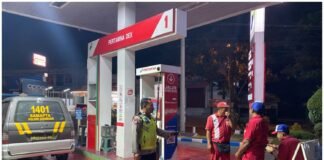 Personil Polsek Ngimbang Gencar Gelar Patroli Blue Light Guna Daya Cegah Dan Tangkal 4C Di Daerah Rawan