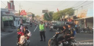 Maksimalkan Pelayanan Pagi kepada Masyarakat Polsek Ngimbang Gelar Commanderwish di Wilayah Ngimbang