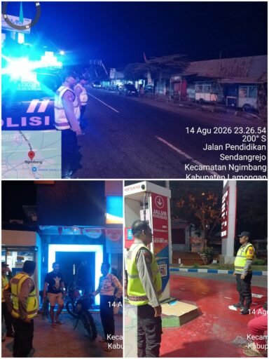 Personil Polsek Ngimbang Gencar Gelar Patroli Blue Light Guna Daya Cegah Dan Tangkal 4C Di Daerah Rawan Personil Polsek Ngimbang Gencar Gelar Patroli Blue Light Guna Daya Cegah Dan Tangkal 4C Di Daerah Rawan