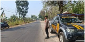 Pastikan Wilayah Ngimbang Tetap Aman Dan Kondusif Polsek Ngimbang Patroli Kamtibmas Di Obvit