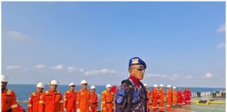 Satpolairud Polres Lamongan Bersama Crew Pertamina EP Gelar Upacara HUT Ke-81 Kemerdekaan RI di Atas Kapal