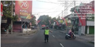 Polsek Ngimbang Laksanakan Commanderwish Pagi Guna Cegah Kemacetan Dan Lakalantas