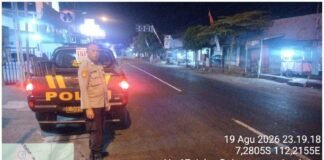 Pastikan Wilayah Ngimbang tetap Aman Personil Polsek Ngimbang Gelar Patroli Blue Light 4C Di Daerah Rawan