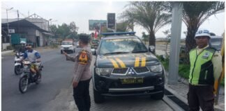 Sisir Obyek Vital Polsek Ngimbang Intensifkan Patroli Harkamtipmas Dan Cegah Kriminalitas 4C