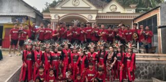 Semangat Kemerdekaan, Pemuda Gareng Tampilkan Budaya Minahasa di Karnaval Desa Pakusari