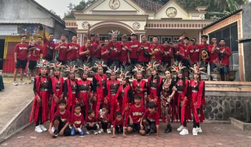 Semangat Kemerdekaan, Pemuda Gareng Tampilkan Budaya Minahasa di Karnaval Desa Pakusari Semangat Kemerdekaan, Pemuda Gareng Tampilkan Budaya Minahasa di Karnaval Desa Pakusari
