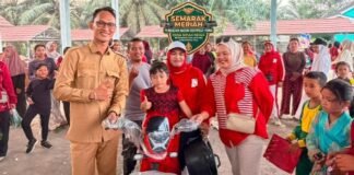 MERIAH! HUT RI ke-81 Ratusan Warga Hadiri Pembagian Hadiah Doorprize Pawai Desa Sinar Dewa.