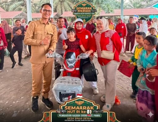 MERIAH! HUT RI ke-81 Ratusan Warga Hadiri Pembagian Hadiah Doorprize Pawai Desa Sinar Dewa. MERIAH! HUT RI ke-81 Ratusan Warga Hadiri Pembagian Hadiah Doorprize Pawai Desa Sinar Dewa.