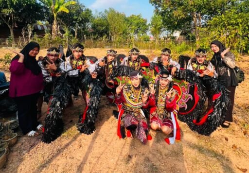 Pukau Ratusan Warga PALI, Aksi Mistis Jaranan ‘Turonggo Setyo Budoyo’ Meriahkan HUT RI ke-81 Pukau Ratusan Warga PALI, Aksi Mistis Jaranan ‘Turonggo Setyo Budoyo’ Meriahkan HUT RI ke-81