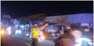Pastikan Wilayah Ngimbang tetap Aman Personil Polsek Ngimbang Gelar Patroli Blue Light 4C Di Daerah Rawan