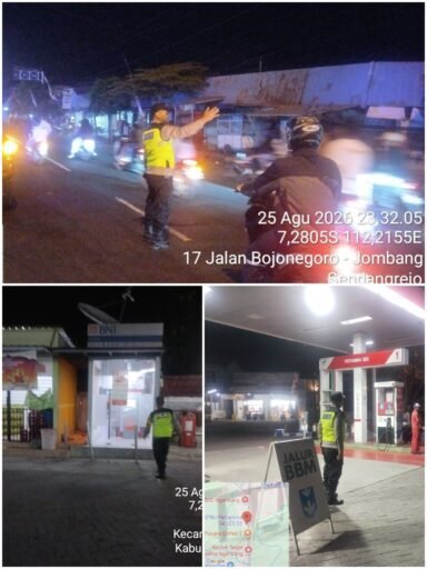 Pastikan Wilayah Ngimbang tetap Aman Personil Polsek Ngimbang Gelar Patroli Blue Light 4C Di Daerah Rawan Pastikan Wilayah Ngimbang tetap Aman Personil Polsek Ngimbang Gelar Patroli Blue Light 4C Di Daerah Rawan