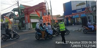 Maksimalkan Pelayanan kepada Masyarakat Polsek Ngimbang Gelar Commanderwish Pagi di Wilayah Ngimbang
