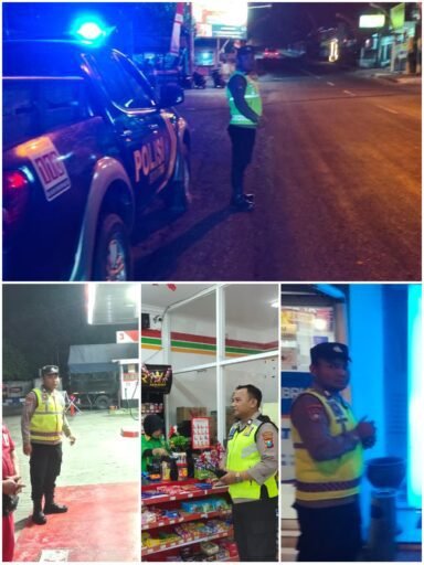 Pastikan Wilayah Ngimbang tetap Aman Personil Polsek Ngimbang Gelar Patroli Blue Light 4C Di Daerah Rawan Pastikan Wilayah Ngimbang tetap Aman Personil Polsek Ngimbang Gelar Patroli Blue Light 4C Di Daerah Rawan