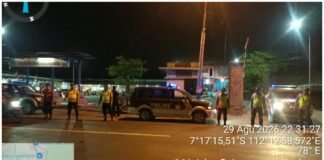 Pastikan Wilayah Ngimbang tetap Aman Personil Polsek Ngimbang Gelar Patroli Blue Light 4C Di Daerah Rawan