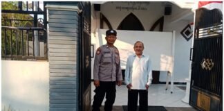Personil Polsek Ngimbang Gelar Pengamanan Ibadah Minggu Pagi Di Gereja GKJTU Dan GJWI Desa Ngasemlemahbang