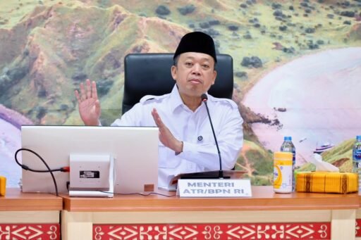 Revolusi Sertifikat Nusron Gagal Total di Lapangan: Anak Buah Cari Alasan, Rakyat Dipaksa Bayar demi Antrean Revolusi Sertifikat Nusron Gagal Total di Lapangan: Anak Buah Cari Alasan, Rakyat Dipaksa Bayar demi Antrean