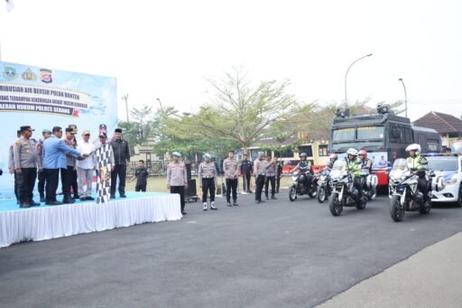 Polda Banten Distribusikan Air Bersih ke Enam Kecamatan, Wagub Dimyati: Bentuk Kehadiran Negara Polda Banten Distribusikan Air Bersih ke Enam Kecamatan, Wagub Dimyati: Bentuk Kehadiran Negara