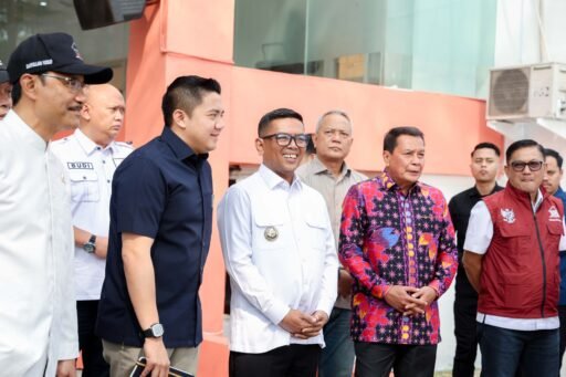 Mensos, Seskab dan Gubernur Banten Hadir di Persiapan MPLS Bersama Anak Jalanan Mensos, Seskab dan Gubernur Banten Hadir di Persiapan MPLS Bersama Anak Jalanan