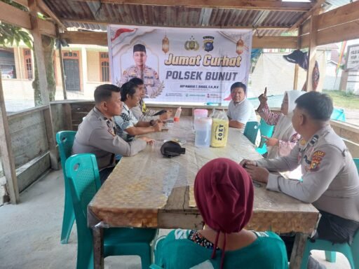 Dengarkan Aspirasi Warga, Polsek Bunut Gelar Jumat Curhat Bahas Narkoba, Karhutla, hingga Perlindungan Anak Dengarkan Aspirasi Warga, Polsek Bunut Gelar Jumat Curhat Bahas Narkoba, Karhutla, hingga Perlindungan Anak