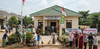 Ketua RW 030 Mujiono ajak para Warga Perumahan Abdi Negara Residence peduli lingkungan jaga kebersihan