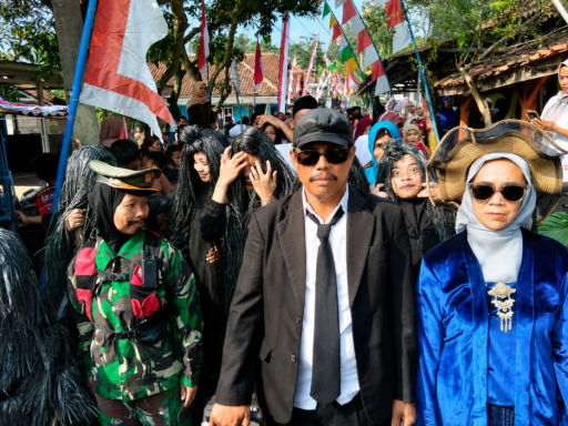 Karnaval HUT Kemerdekaan RI ke-81, Warga Desa Pondokbungur Tumpah Ruah Penuhi Jalan Karnaval HUT Kemerdekaan RI ke-81, Warga Desa Pondokbungur Tumpah Ruah Penuhi Jalan