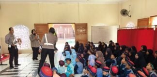 Tanamkan Disiplin Tertib Berlalu Lintas Sejak Dini, Ditlantas Polda NTB Mengedukasi di Ponpes Al Mubarok