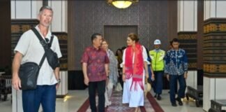 Putri Mahkota Victoria Tiba di Lombok, Disambut Tenun Sasak dan Minuman Rempah