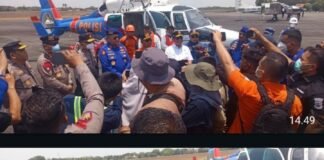 Helikopter Dauphin Polri Terbang ke Laut Kalimantan, Kombes Agus Herli Pimpin Misi Evakuasi Korban KM Virgo